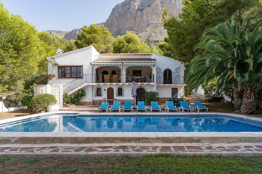 Villa 'Rosa' mit privatem Pool, Gemeinschaftsterrasse und WLAN - Image 1