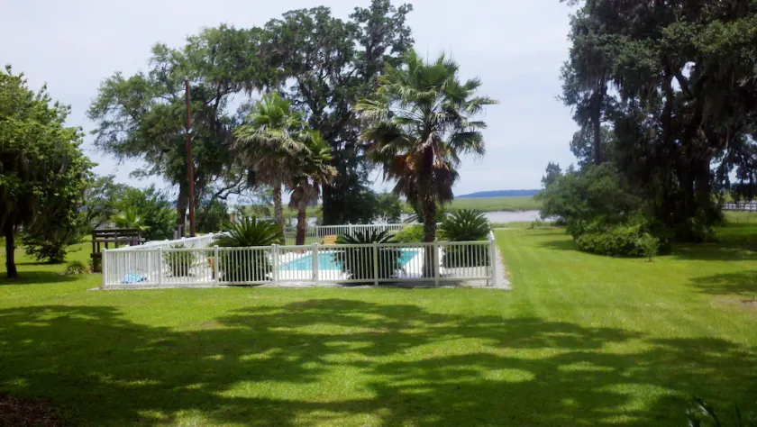 Pine Harbor Paradise - Image 1