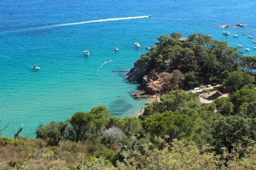 In a cove, house with private pool, WiFi, garden and terraces, pétanque pitch, sea view - Image 1