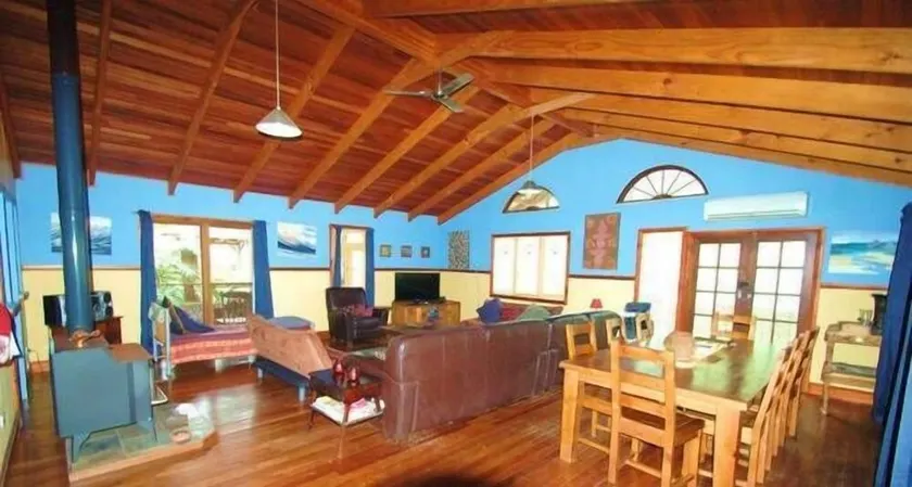 Sanctuary Bush Beach House - Image 1