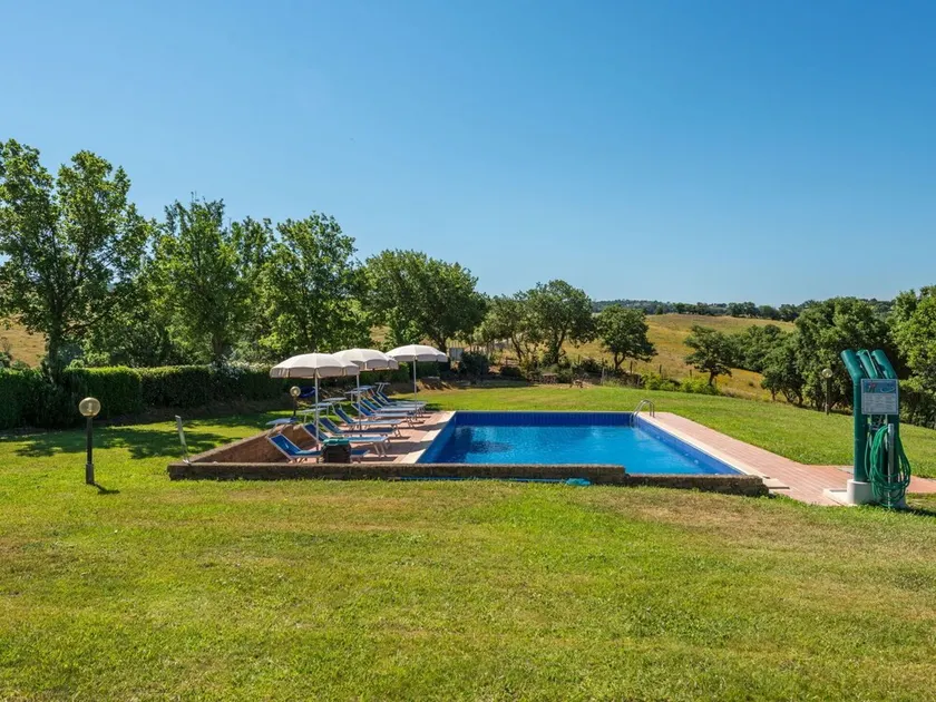 Smuk lejlighed i villa for 6 personer med pool, WIFI, klimaanlæg, TV, gårdhave og kæledyr tilladt - Image 1