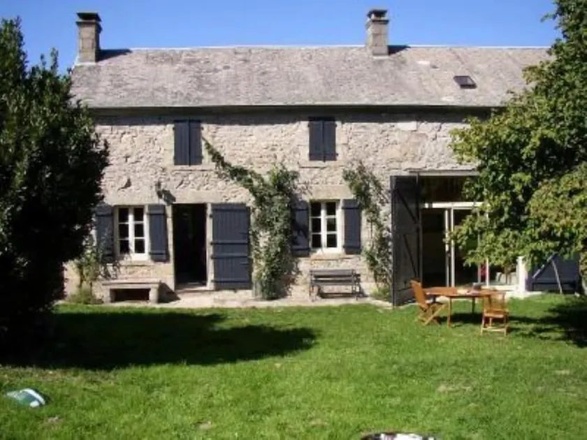 Country house with swimming pool in a peaceful woodland setting - Image 1
