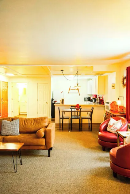 Mapleleaf Loft | Stylish 2BR walk to Silver St - Image 1