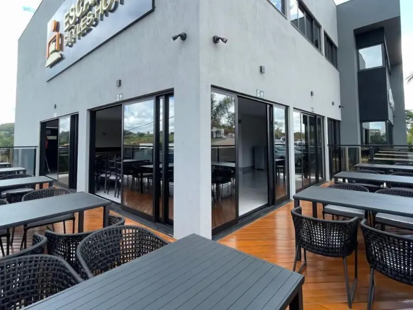 Escarpas Styles Hotel - Image 1