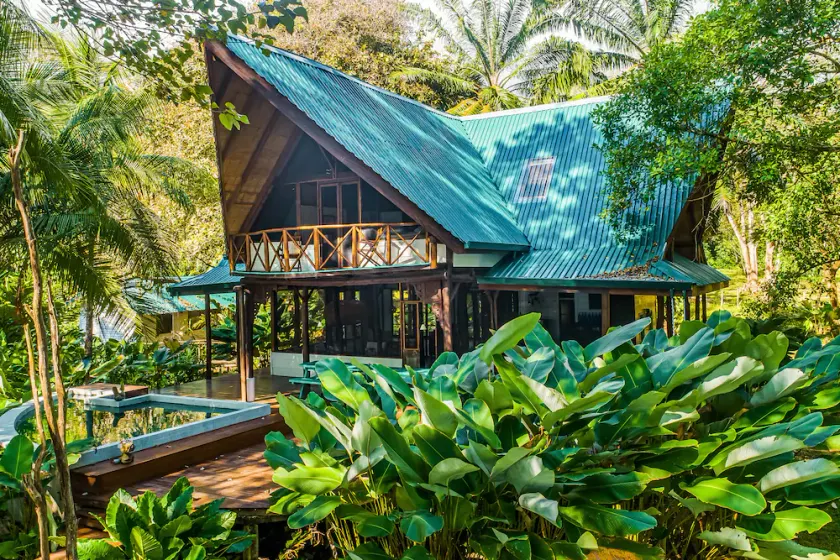Tropical beachfront house w/ private pool, lanai, balcony & beach access - Image 1