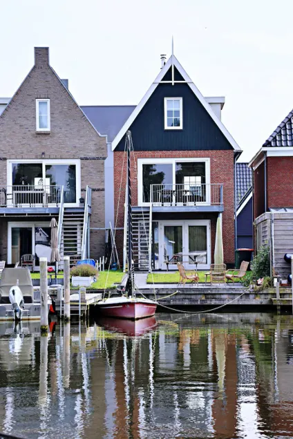 Modern house with high terrace & garden on private canal & jetty - Image 1