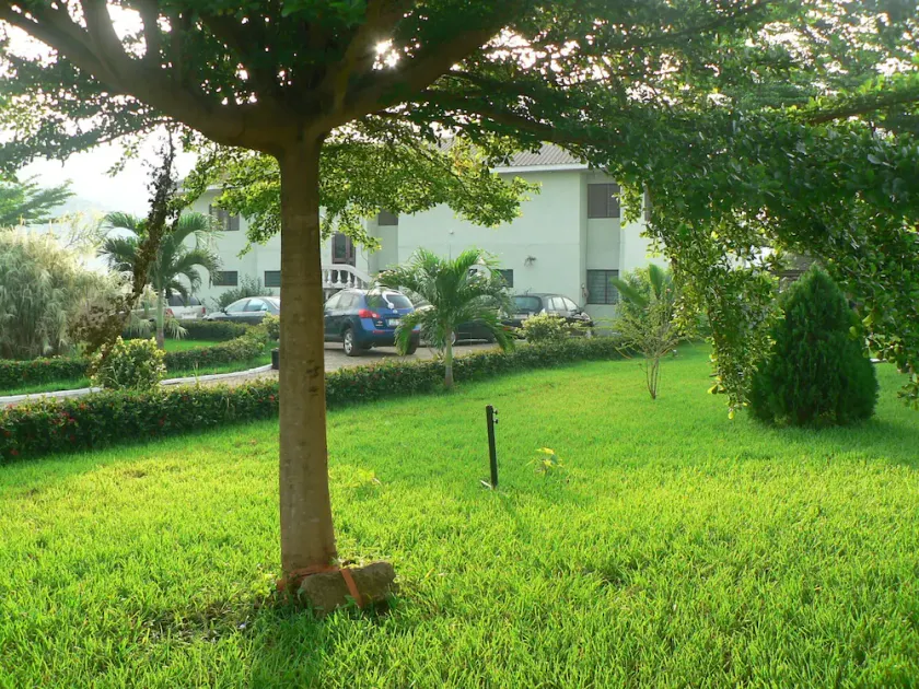 Los robles: donde la naturaleza se encuentra con el amor, la seguridad y la paz. - Image 1