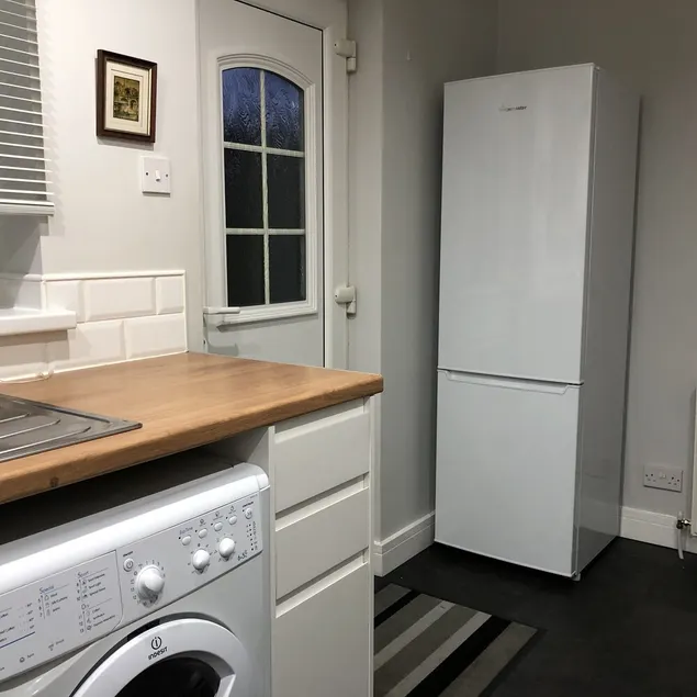 Rummeligt moderne 2 værelses hus i roligt område - Image 1