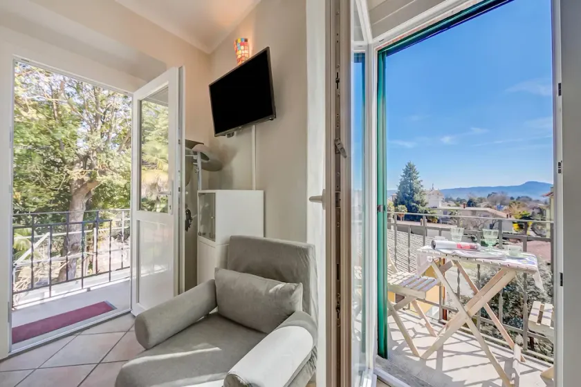 Nido Belvedere AC and Lake View - Happy Rentals - Image 1