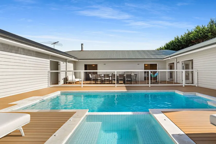 Ultimate family retreat, on the Portsea / Sorrento border, (sleeps 15/16) - Image 1