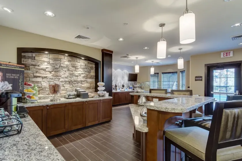 Studio | Lovely Suite Close to Edward Jones! - Image 1
