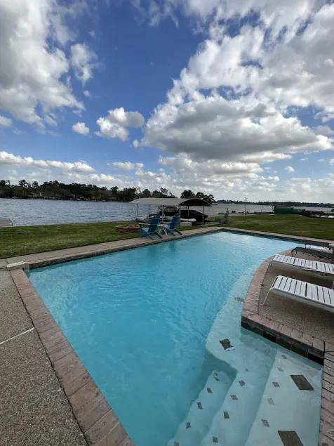 Luxueux Waterfront Home - PISCINE SPARKLING * BONNE PÊCHE * COMMUNAUTÉ DE GOLF - Image 1