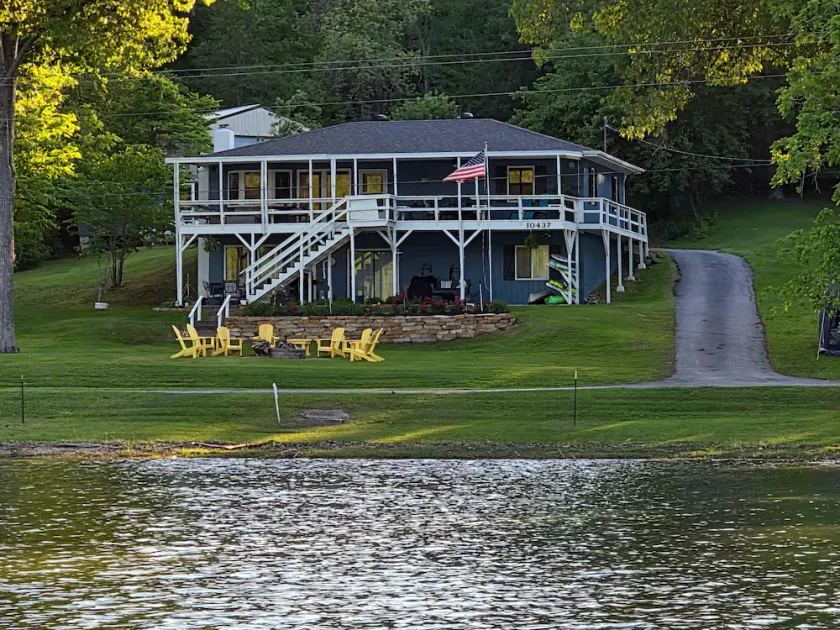 Shoreline at Beaver Lake.  Relaxing Peaceful Lakefront Home - Image 1