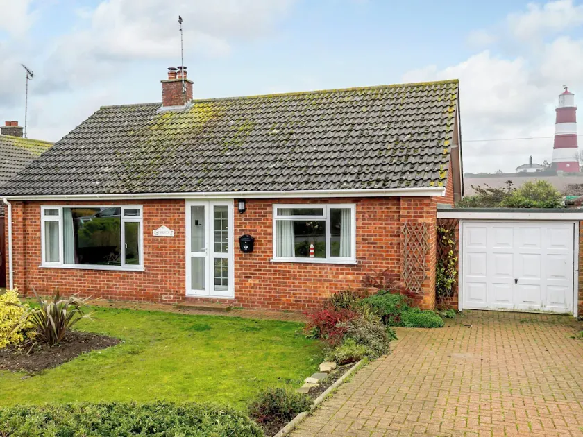 2 bedroom accommodation in Happisburgh - Image 1
