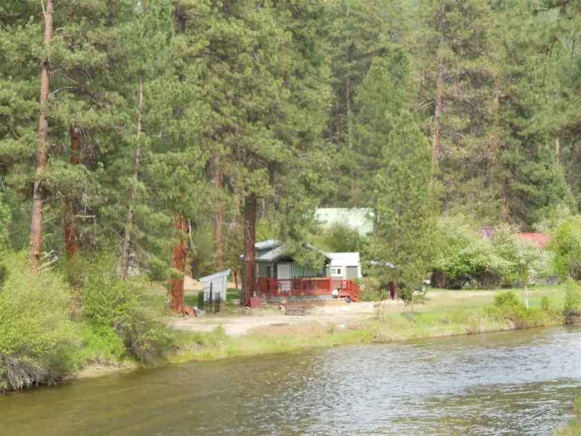 River, River, River! Pet Friendly, Sleeps 5 - Image 1