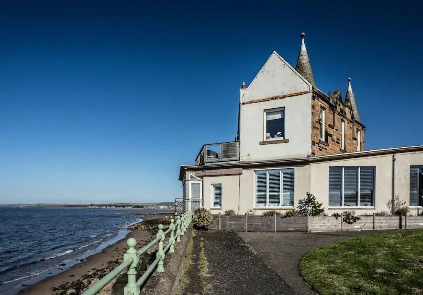 Spectacular ground floor apartment with unbeatable views across the Firth of Forth. - Image 1