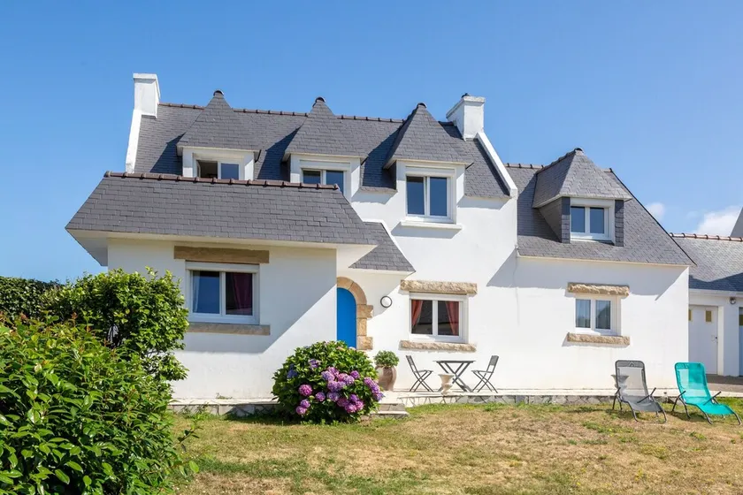 Holiday Home 'Nicole Face Mer' with Sea View, Private Terrace and Wi-Fi - Image 1