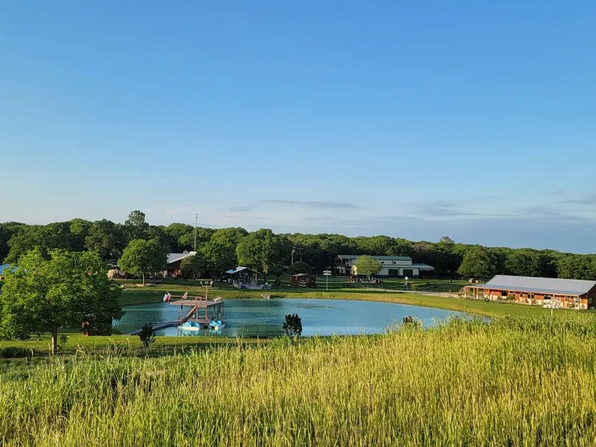 Private Retreat with Pond, Pool and Hot Tub - Image 1