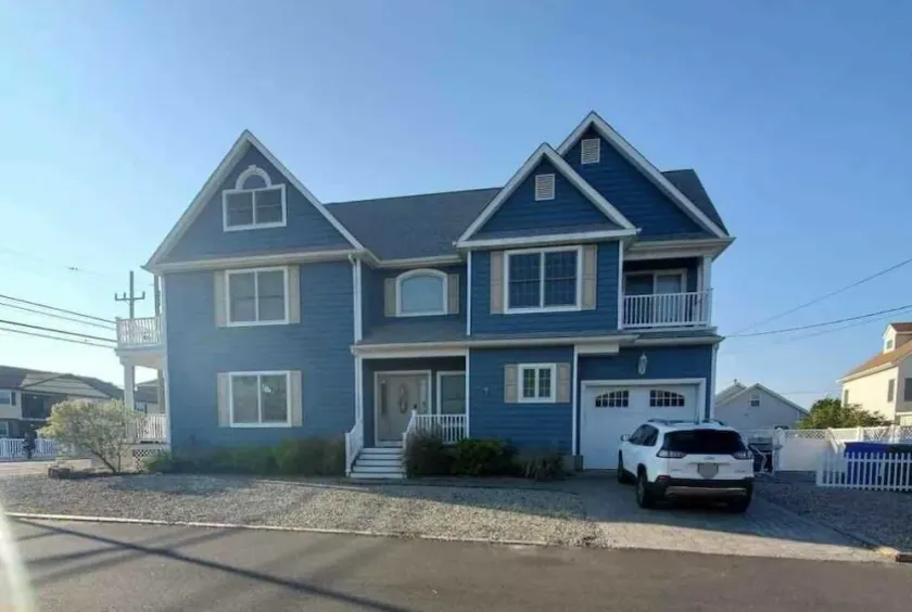 Amazing Location! One Block from the Beach! - Image 1