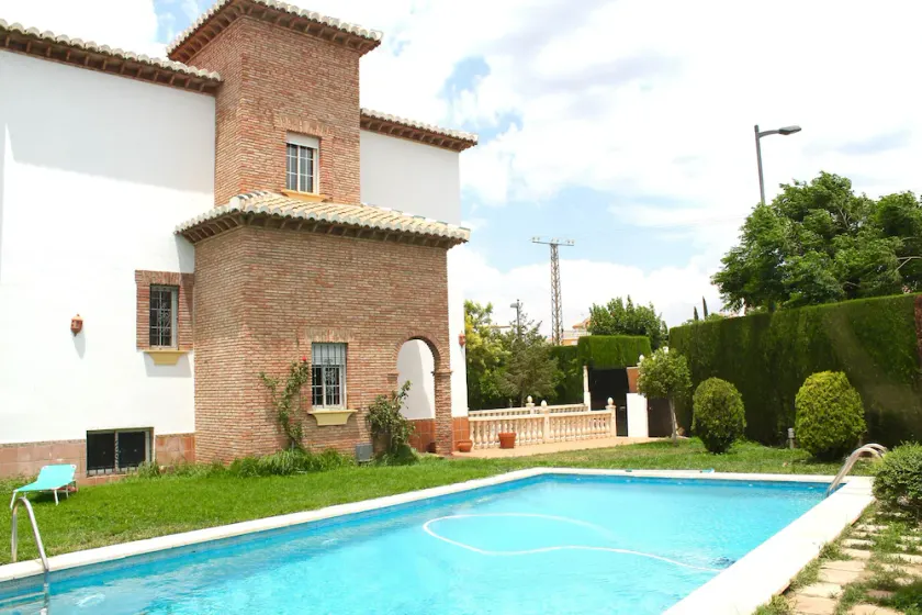 # # # Maison impressionnante pour 12 - piscine, jardin et barbecue - Image 1