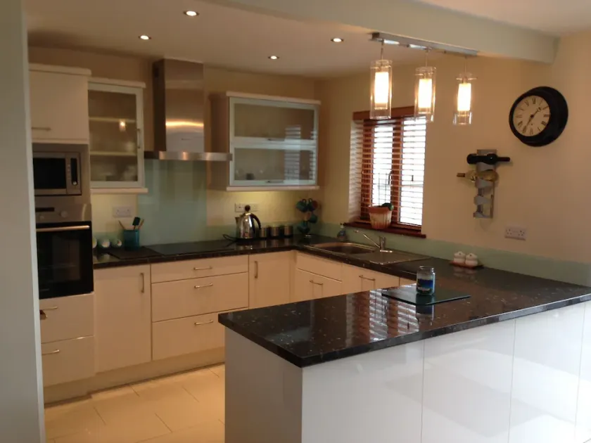 Cahirciveen Marina, Ring of Kerry, 2bed / 2bath Haus - Image 1