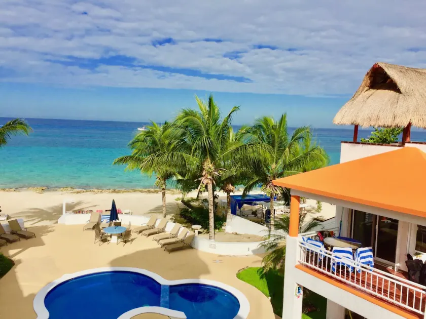 Hippie Bob & Second Floor Beach House Diana: On The / Mer des Caraïbes Plage - Image 1