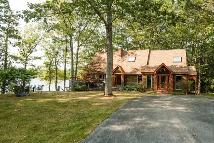 Exceptional, classic Lakefront House on Big Sebago Lake - Image 1