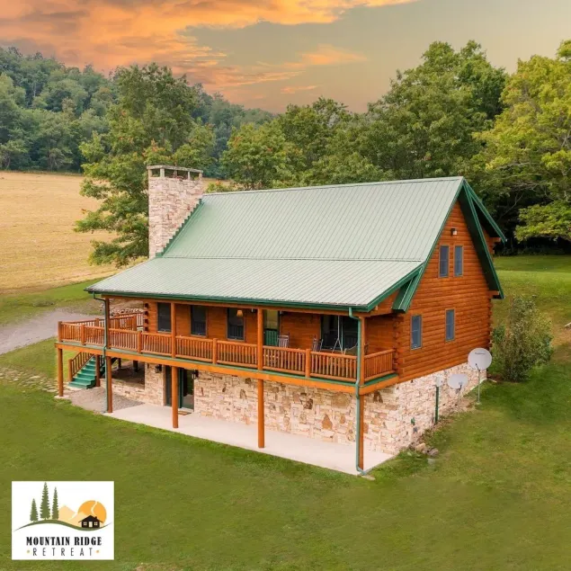 Scenic Solitude Awaits at Mountain Ridge Retreat - Image 1