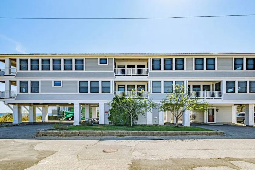 Old Orchard Beach, Spacious, beachfront, 2 bedroom condo - Image 1