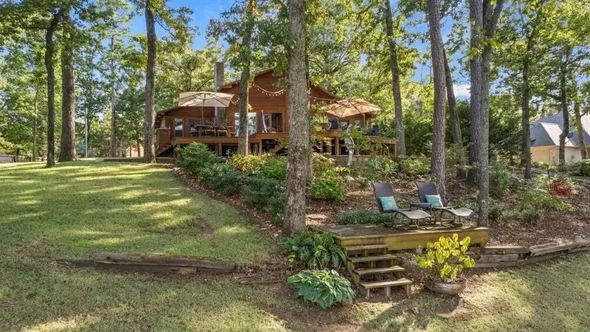 Lakefront Cottage- late summer price decrease! - Image 1