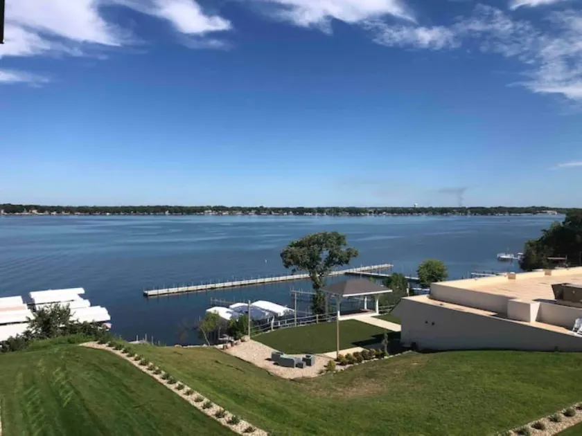Beautiful Newly built Bayside Lake Front Condo! - Image 1