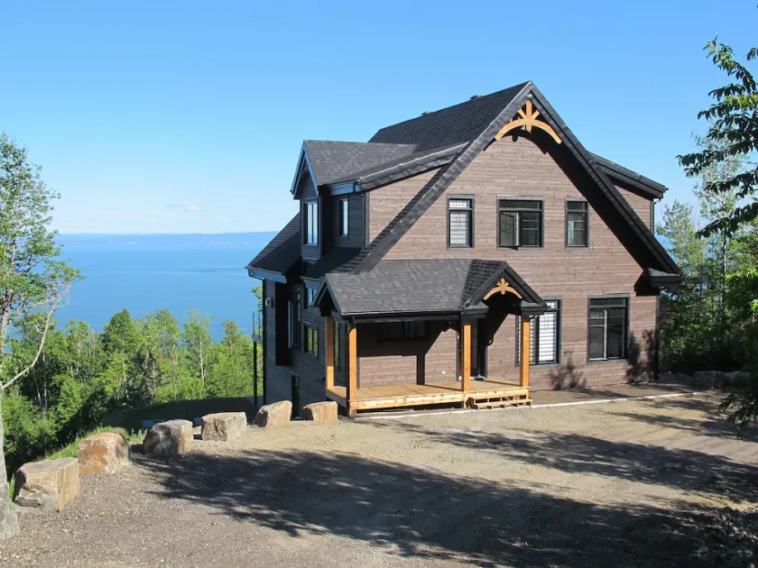 Prestigious 5 Bedroom Vacation Home Offering Stunning Views of St-Lawrence River - Image 1