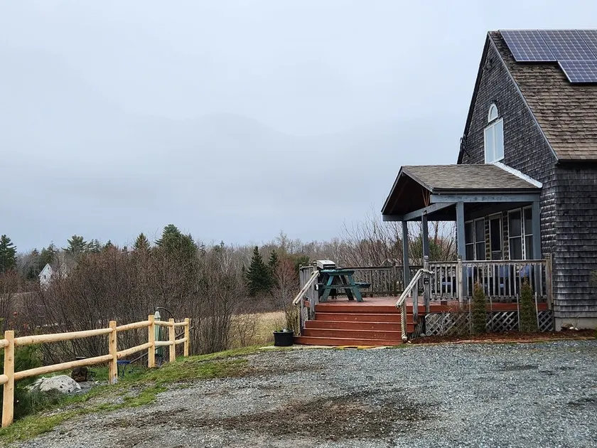 Beautiful and modern cape style cottage nested along the Jordan Tidal River. - Image 1