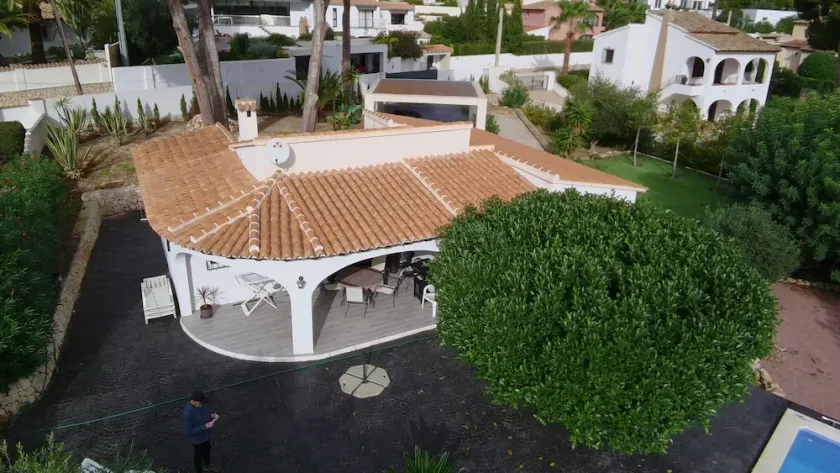 VILLA DE 3 CHAMBRES DANS UN QUARTIER RESIDENTIEL - Image 1