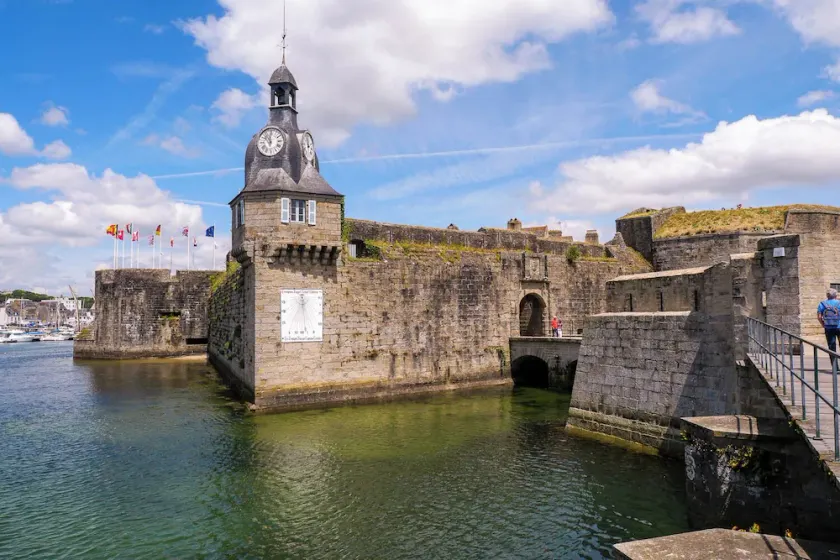 Apartment with terrace and private parking in Concarneau, Brittany - Image 1