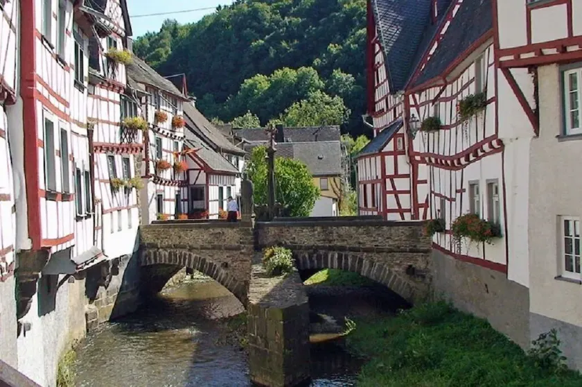 Fewo Gabriele - Dream trails Eifel, Monreal, Laacher See, Burg Eltz, Rhine & Moselle - Image 1