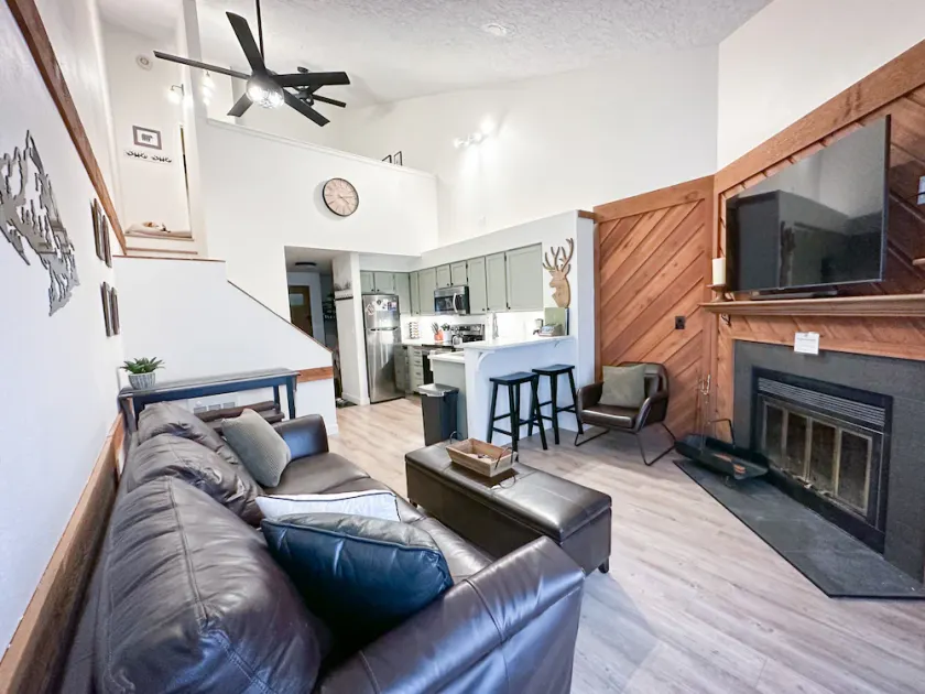 Family-Friendly Ski Condo • King Bed • Fireplace • Pool & Hot Tub • Garage +more - Image 1