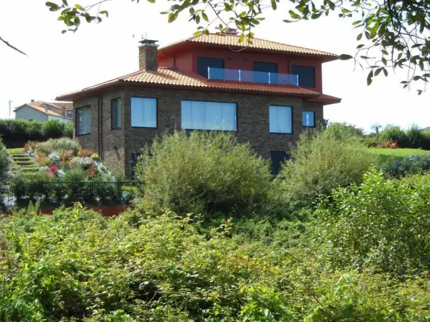 SPEKTAKULÄRE LUXUSVILLA IN LÄNDLICHER UMGEBUNG MIT KOSTENLOSEM WIFI - Image 1