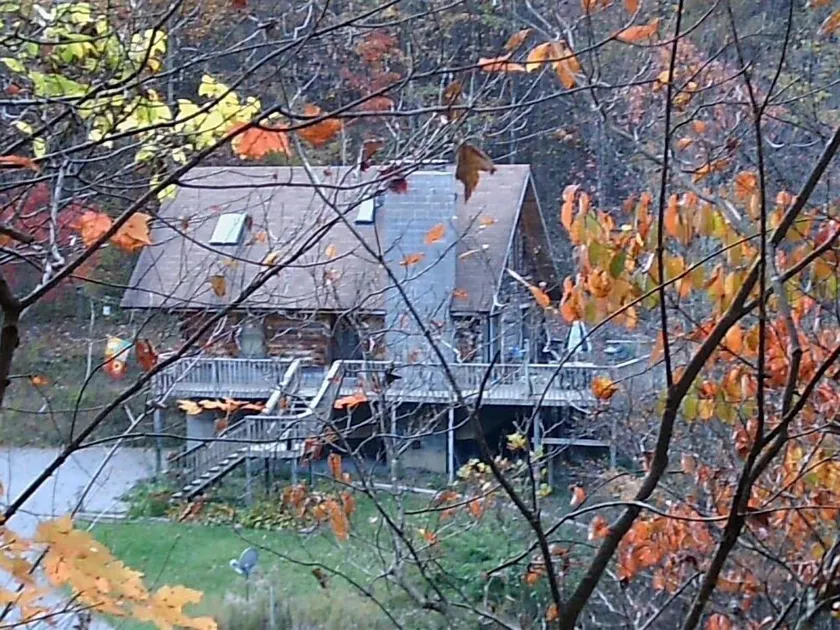 Afsondrethed på 46 private acres - Komfortabelt bjergloghjem - Image 1
