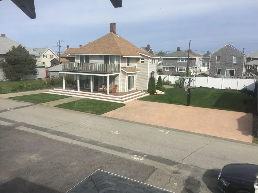 Steps to Beach - Image 1