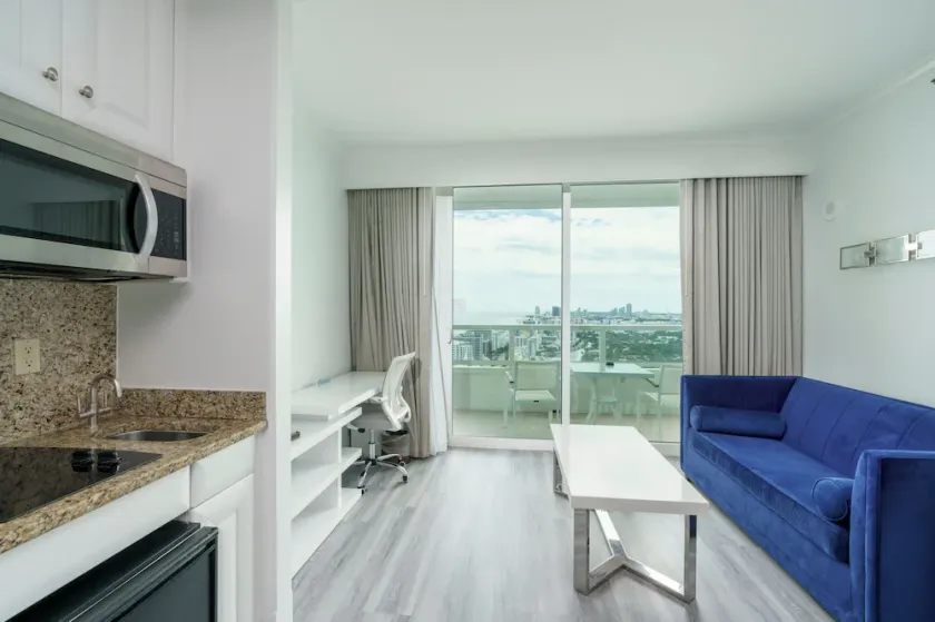 Fontainbleau Hotel Tresor Ocean View Junior Suite - Image 1