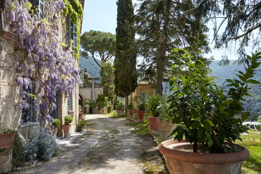 Fantastisk egendom i en privat XVII-tal Borgo med pool och pool-hus. - Image 1