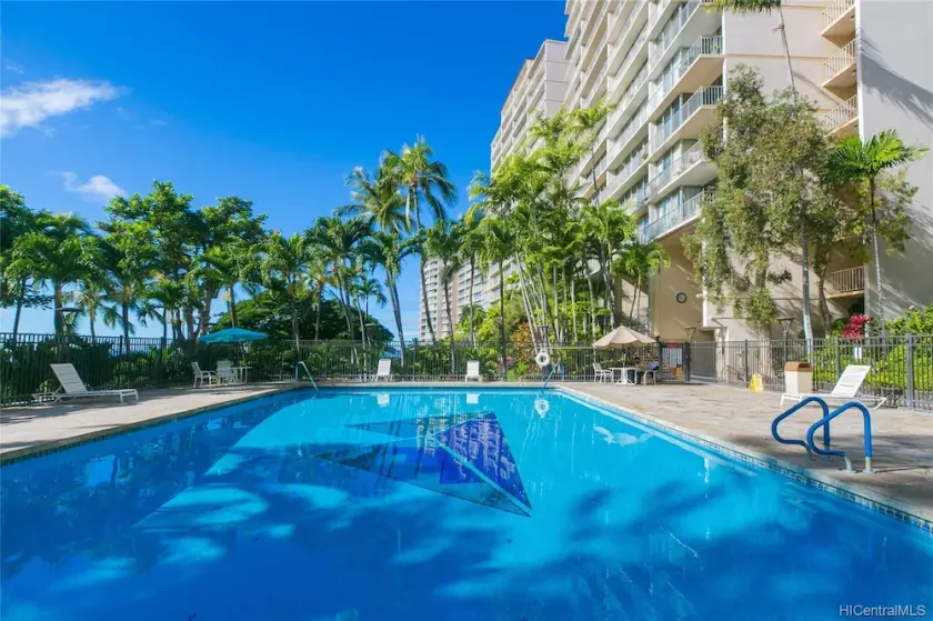 Makaha Valley One Bedroom Condo Ocean & Mountains Views,  walk to the Beach - Image 1