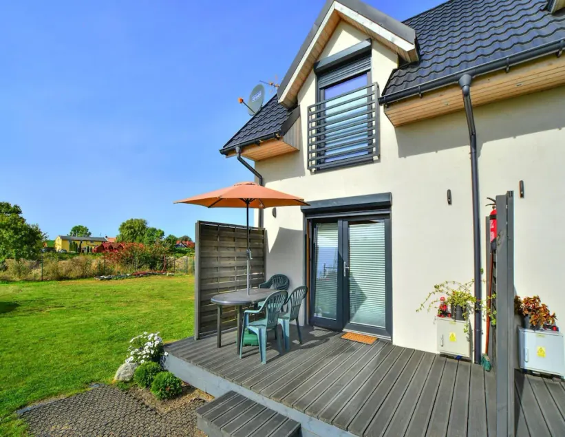 Comfortable Holiday Homes Close to the Beach - Image 1