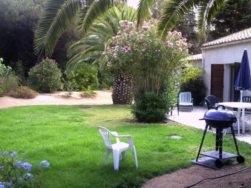Villa with land, close to the sea, beach, tennis court... - Image 1