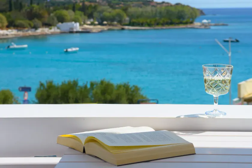 Summer Breeze! Airy, spacious and fully equipped sea view apartment. - Image 1