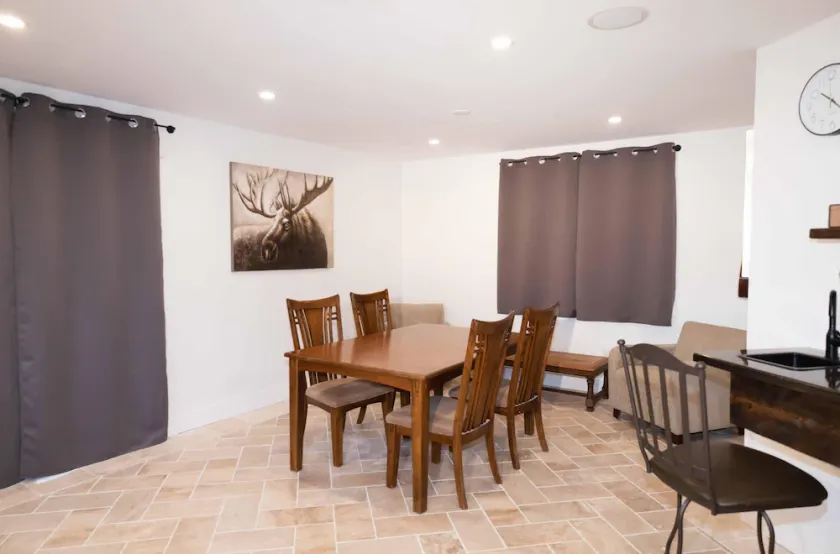Beautiful quiet space located in the heart of Merritt suburbs. - Image 1