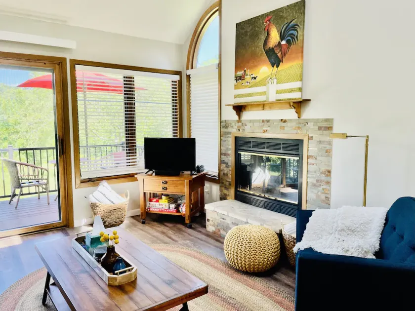 Charming, Farmhouse Chic, Cozy|Fireplace|12 Min to Town|Beautiful View - Image 1