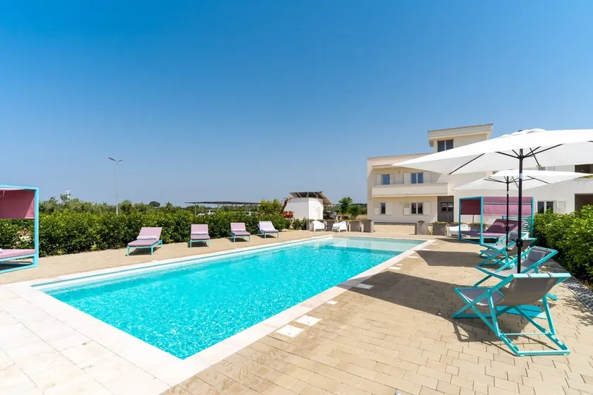 Appartamento vacanze \"Le Scuderie 3\" con piscina condivisa, terrazza condivisa e Wi-Fi - Image 1