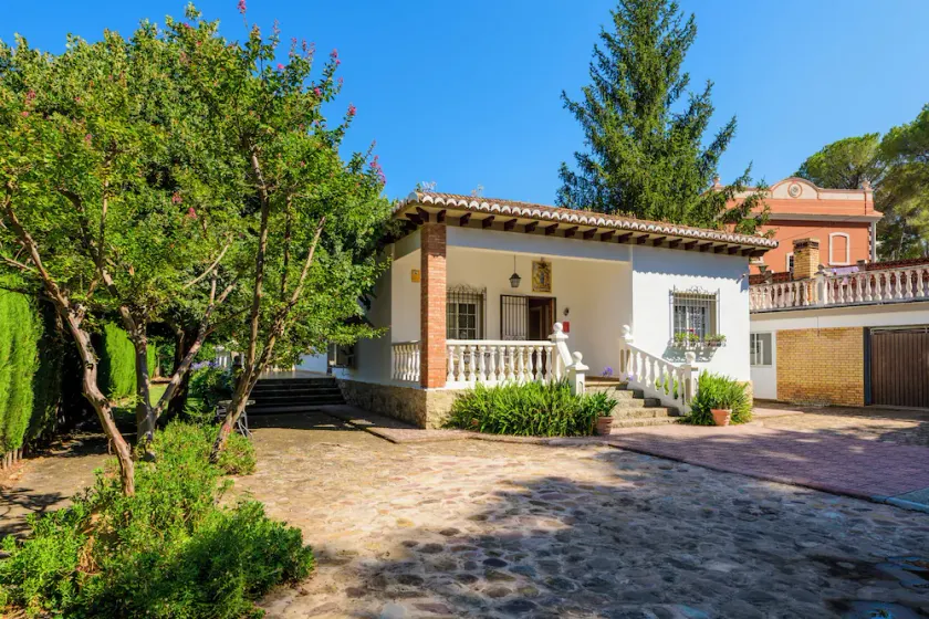 Casa San Rafael, magnífico chalet con gran jardín - Image 1